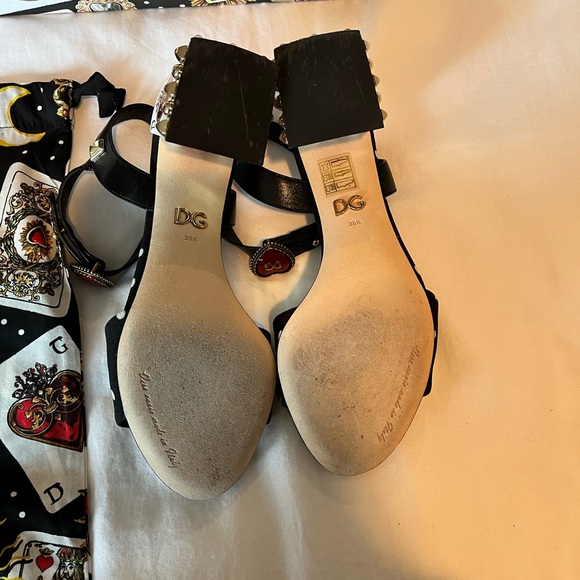 Gently preowned Dolce and Gabbana block heels with heart details! - Picture 7 of 10